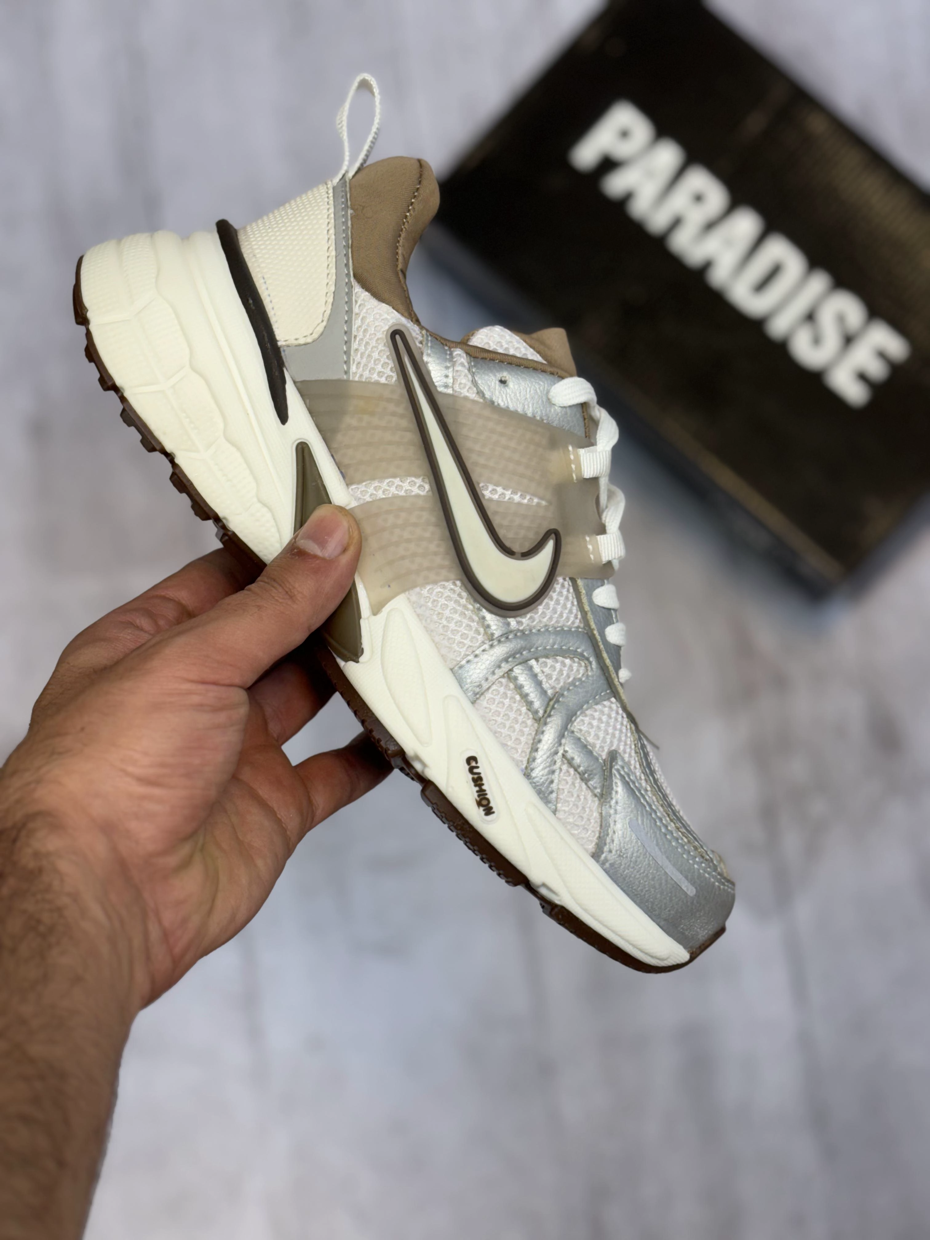 کفش و کتونی نایک وی تو کی v2k سفید کرم مردانه